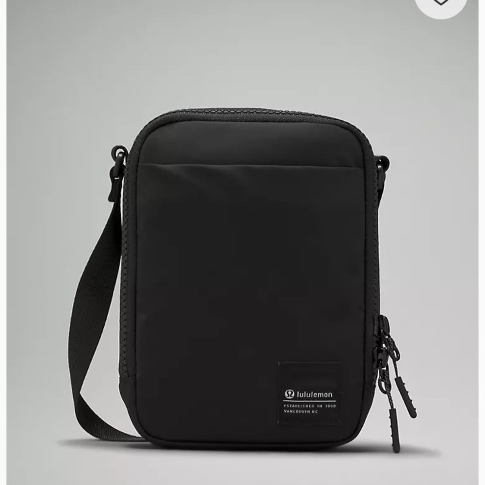 Lululemon easy access bag
